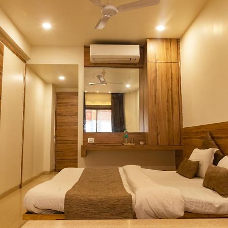 Adarsh Palace Hotel Bhopal Buitenkant foto