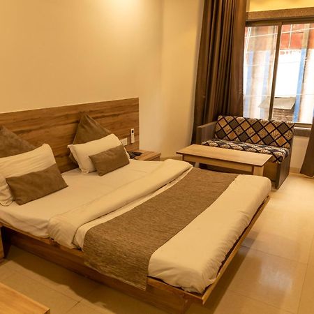 Adarsh Palace Hotel Bhopal Buitenkant foto