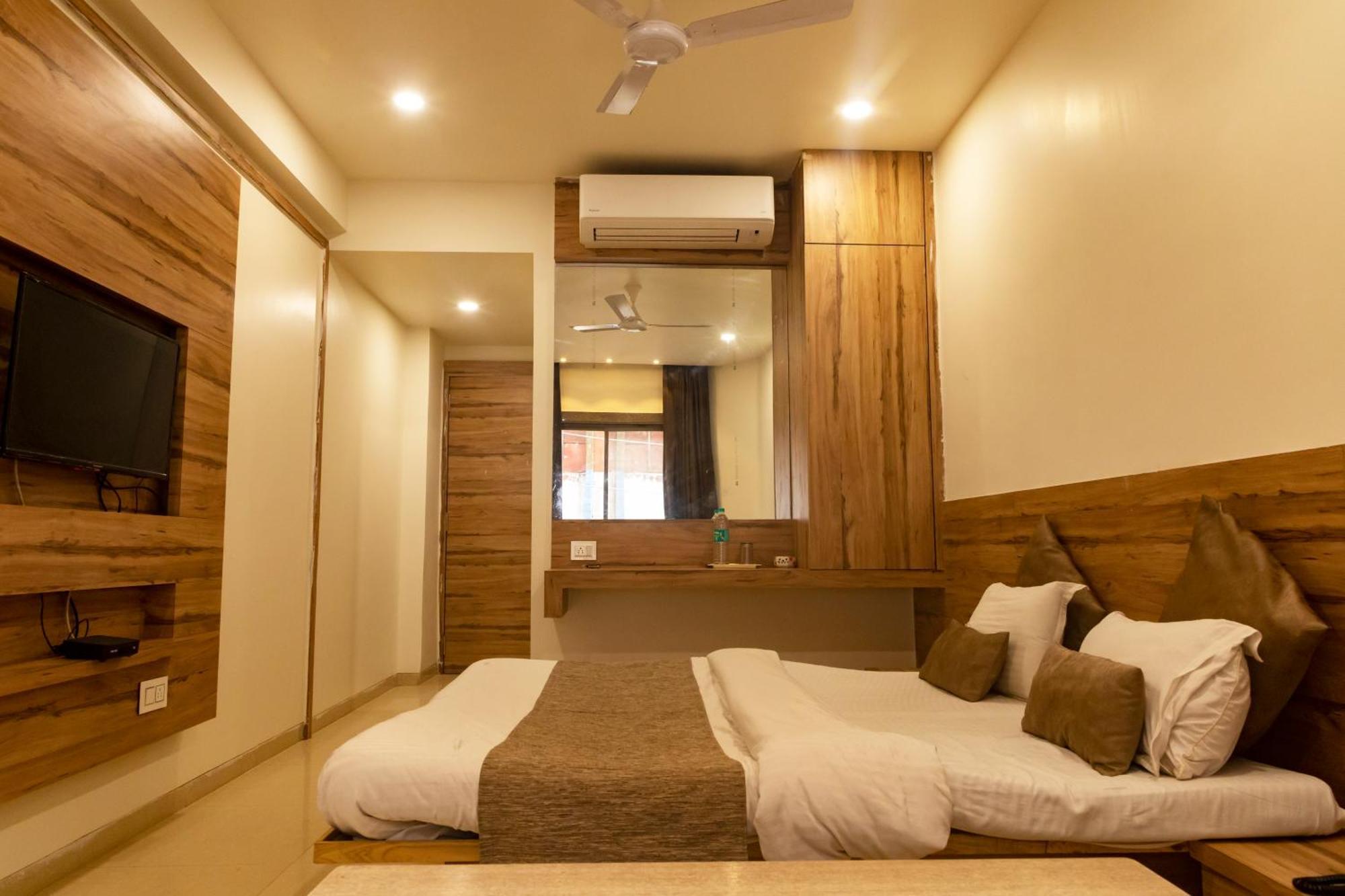 Adarsh Palace Hotel Bhopal Buitenkant foto