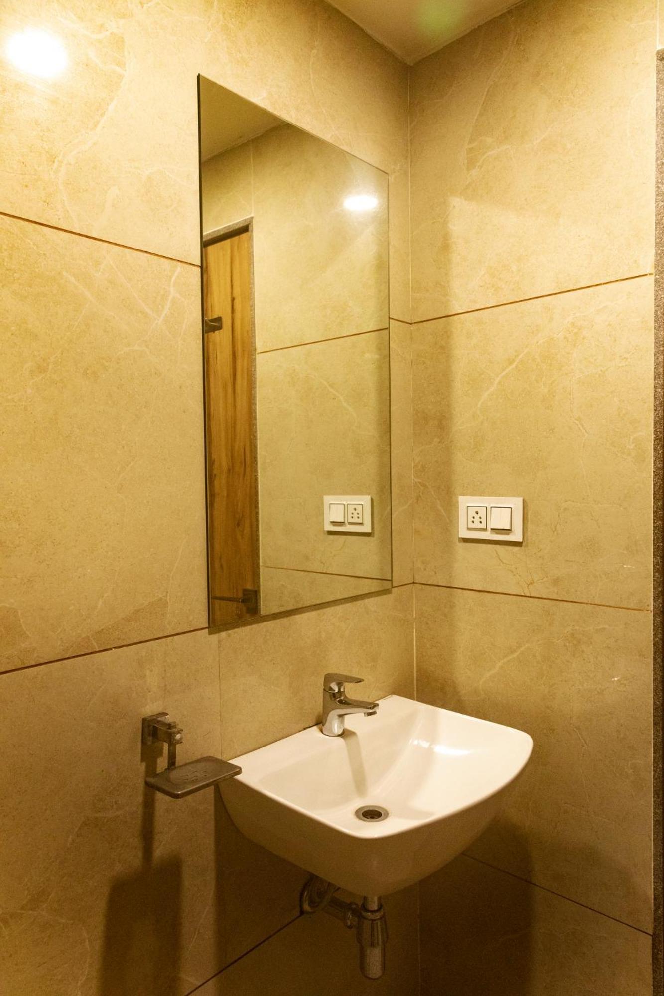 Adarsh Palace Hotel Bhopal Buitenkant foto