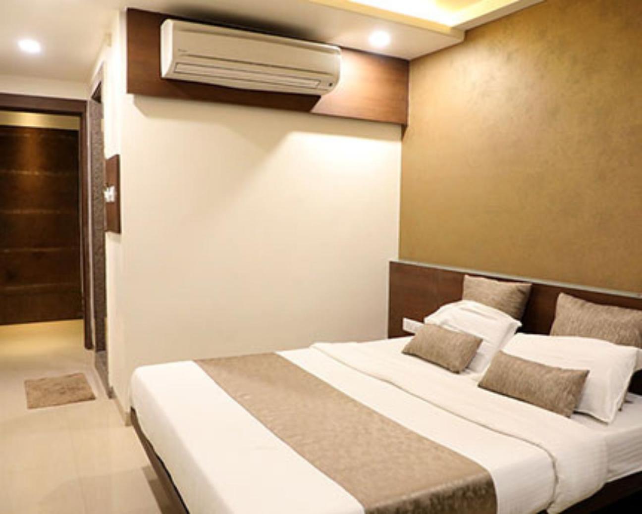 Adarsh Palace Hotel Bhopal Buitenkant foto